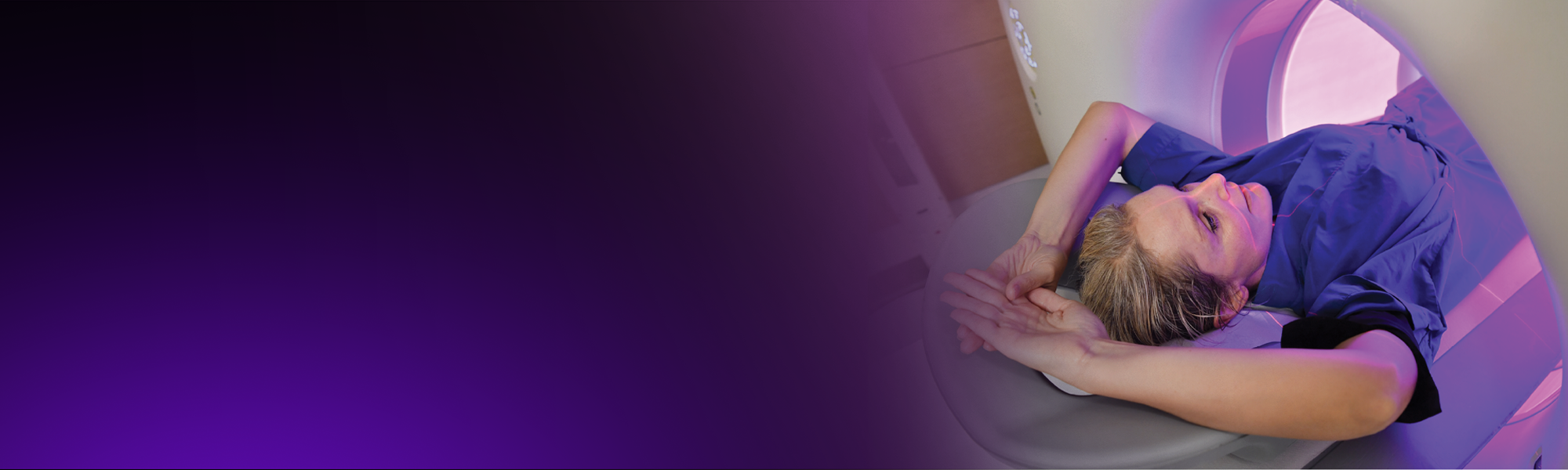 A female patient has a CT scan